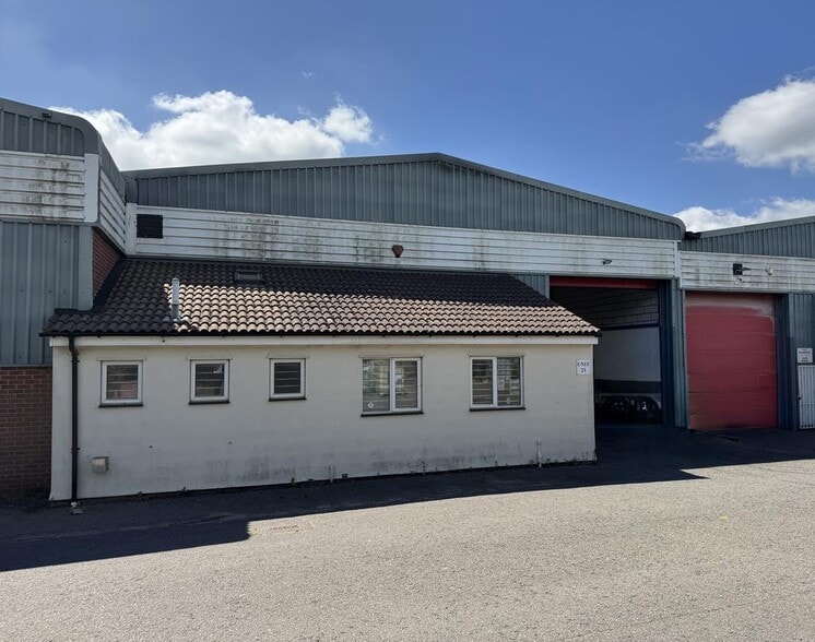 19-27 Bluebridge Industrial Estate, Halstead for lease - Building Photo - Image 1 of 28