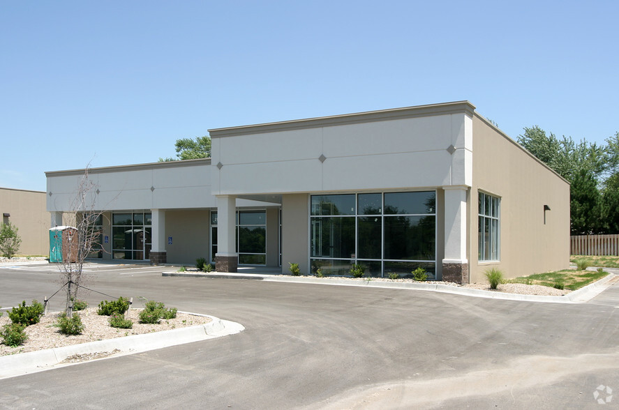 2132-2138 NW 7 Hwy, Blue Springs, MO for lease - Building Photo - Image 2 of 10