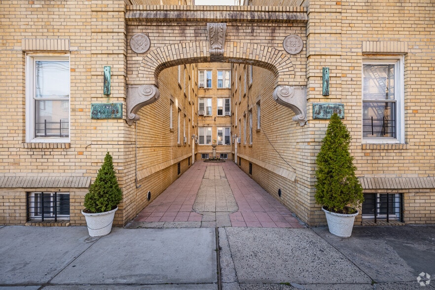 4324 165th St, Flushing, NY for sale - Building Photo - Image 3 of 5