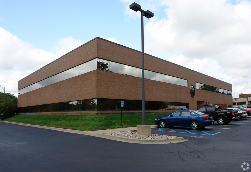 28580 Orchard Lake Rd, Farmington Hills, MI for lease - Building Photo - Image 2 of 2