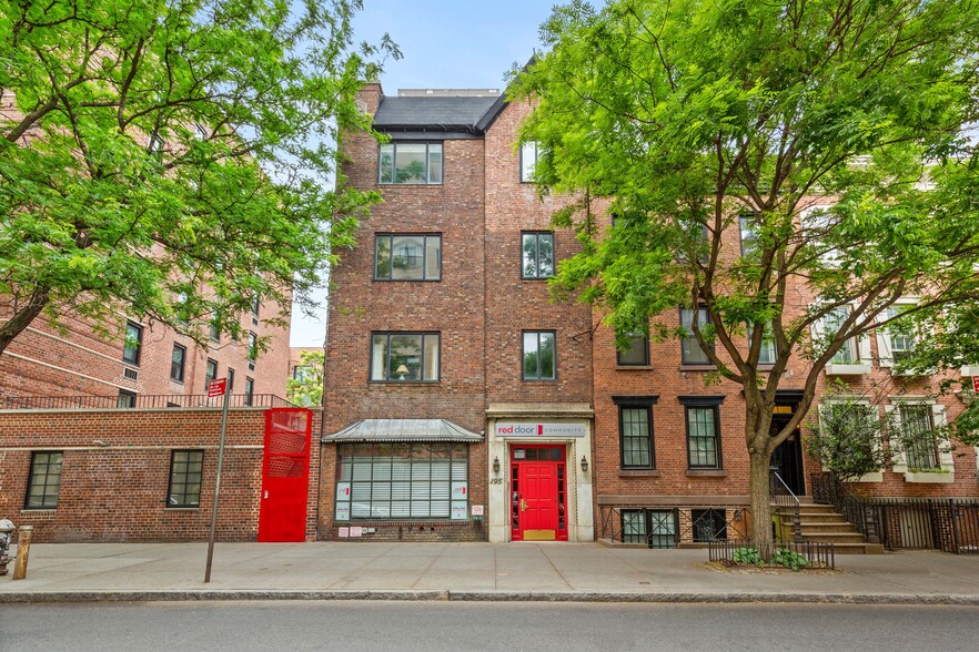 195 W Houston St, New York, NY for sale - Building Photo - Image 1 of 1