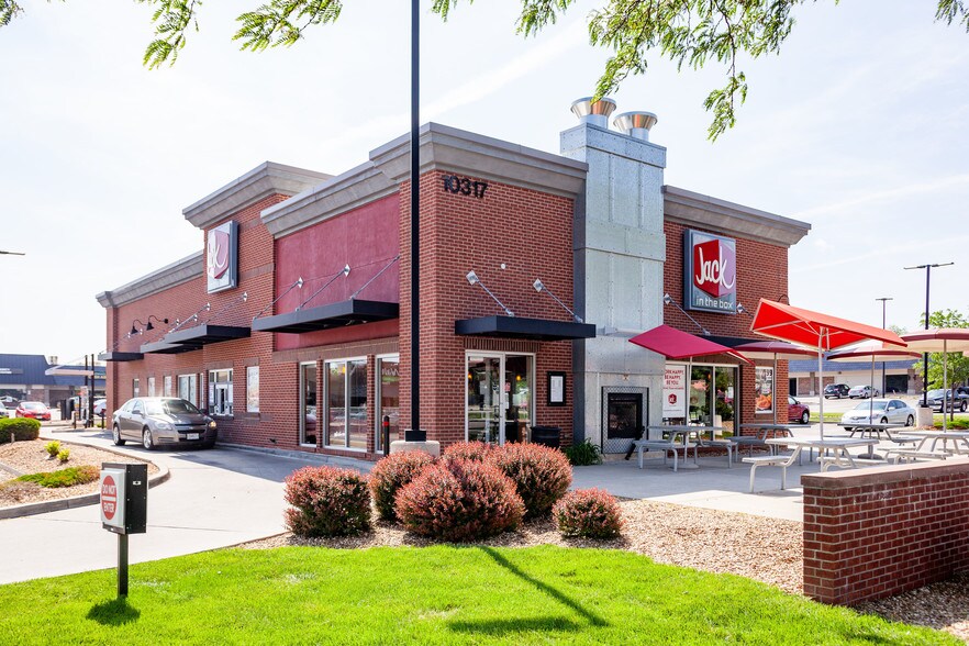 10317 Metcalf Ave, Overland Park, KS for lease - Primary Photo - Image 1 of 16