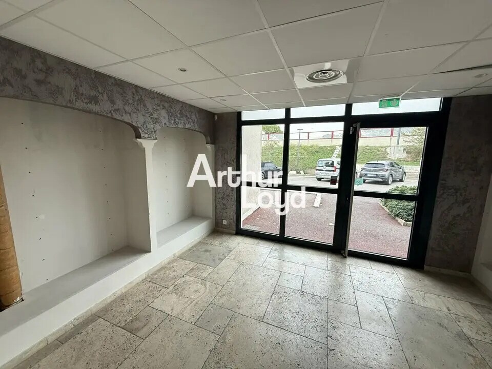 Retail in Puget-sur-Argens for lease Interior Photo- Image 1 of 5