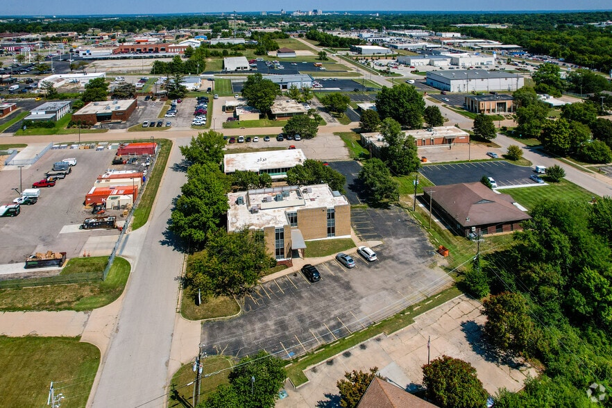 3320 Sw Harrison St, Topeka, KS for sale - Building Photo - Image 3 of 38