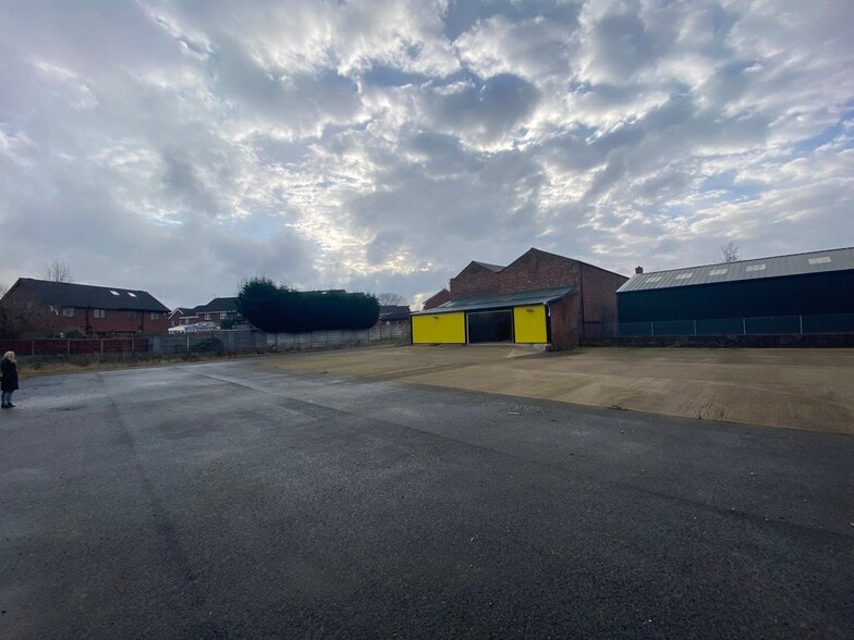 15 Karen Rd, Wigan for lease - Building Photo - Image 2 of 4