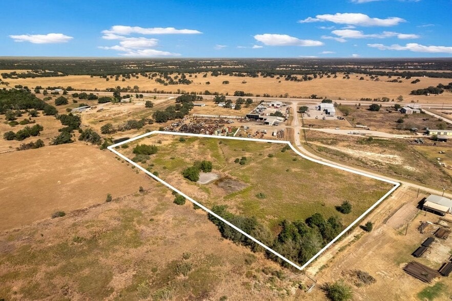 1095 County Road 234, Giddings, TX for sale - Primary Photo - Image 1 of 8