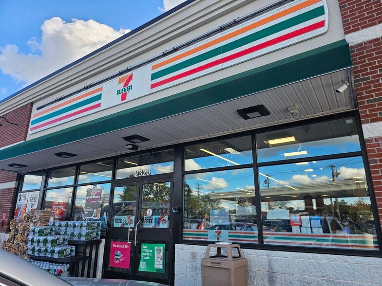 2320 Union Blvd, Bay Shore, NY for lease - Building Photo - Image 2 of 14