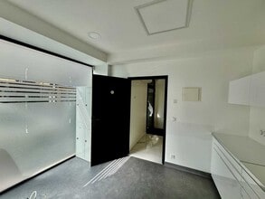 7 Rue Violet, Paris for lease Interior Photo- Image 1 of 5