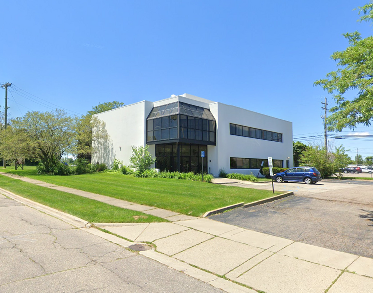 44060 Woodward Ave, Bloomfield Hills, MI for lease - Building Photo - Image 1 of 17