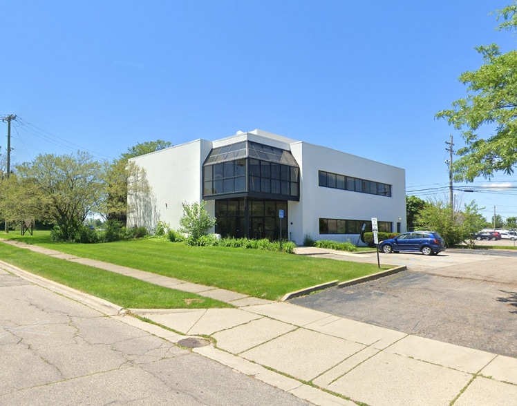 44060 Woodward Ave, Bloomfield Hills, MI for lease - Primary Photo - Image 1 of 24