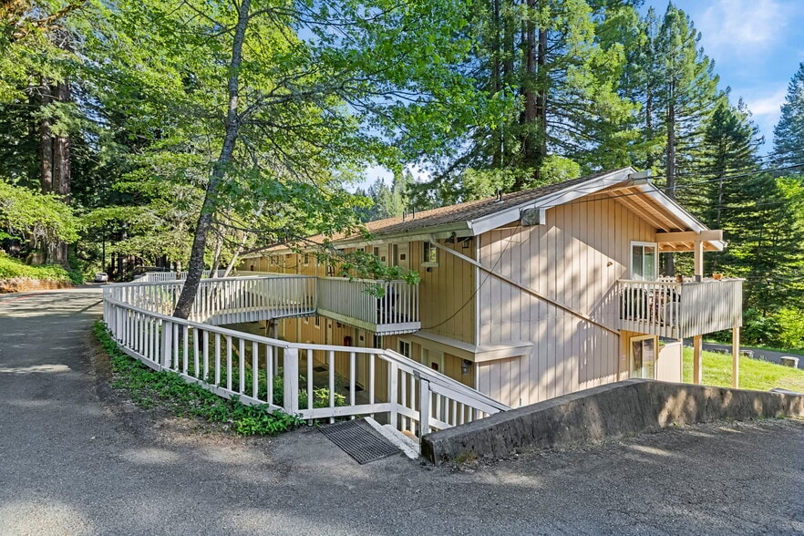 Brooktrails Lodge & Residential Units portfolio of 3 properties for sale on LoopNet.com - Building Photo - Image 3 of 70