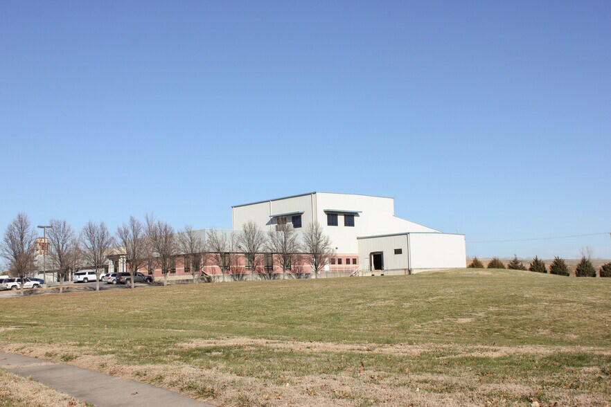 1220 N Timberedge Rd, Lawrence, KS for sale - Building Photo - Image 1 of 1