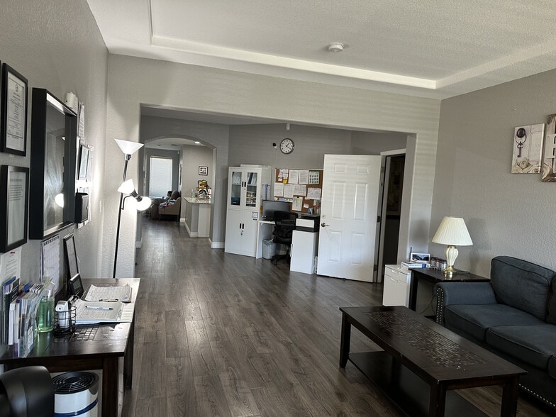 Elk Grove CA, Elk Grove, CA for sale - Interior Photo - Image 3 of 5