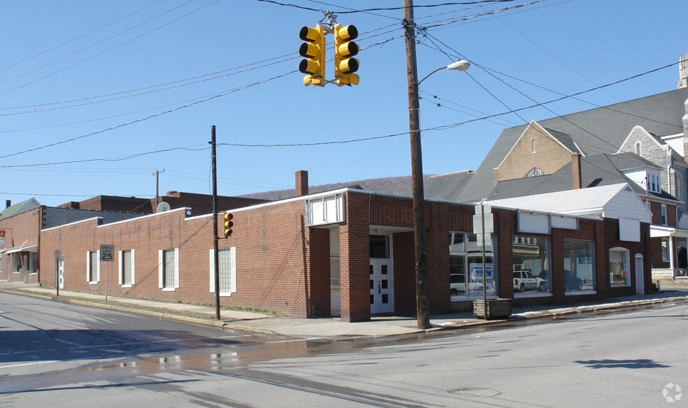 5 W Shirley St, Mount Union, PA for sale - Building Photo - Image 1 of 1