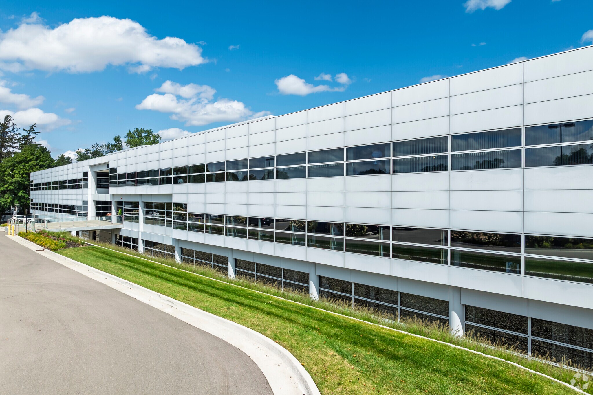 40950 Woodward Ave, Bloomfield Hills, MI for sale Primary Photo- Image 1 of 1