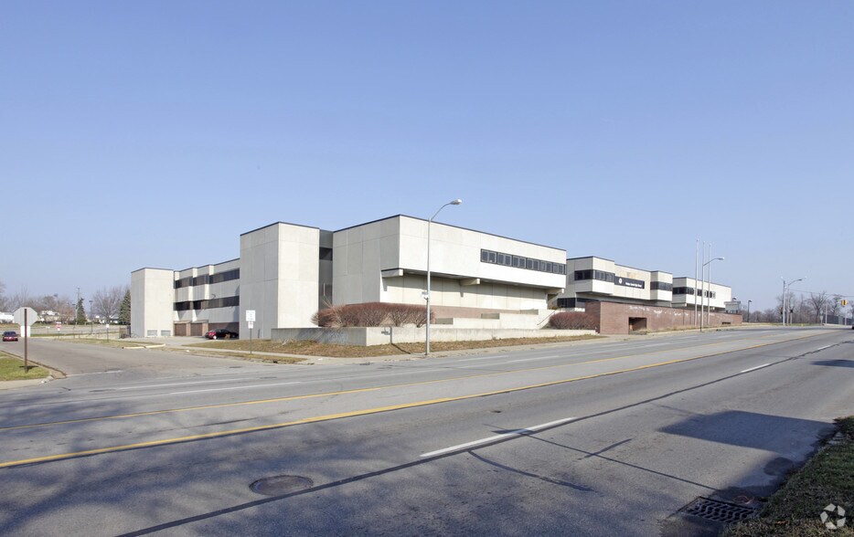 300 W Huron St, Pontiac, MI for sale - Primary Photo - Image 1 of 1