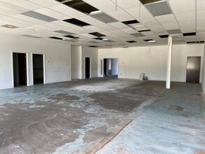 7035 Philips Hwy, Jacksonville, FL for lease Building Photo- Image 1 of 4