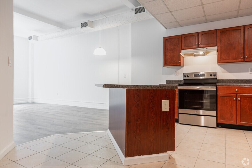 11-15 Clinton St, Newark, NJ for lease - Interior Photo - Image 2 of 26
