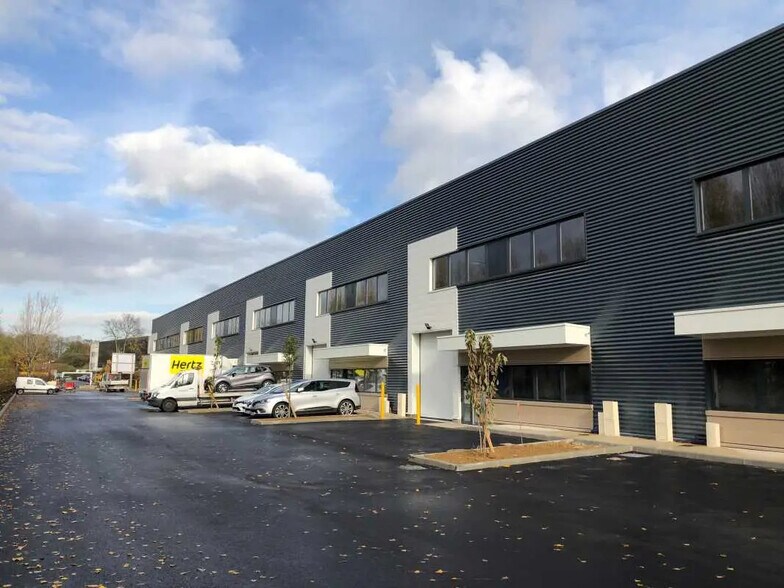 Office in Roissy-en-France for lease - Building Photo - Image 2 of 12