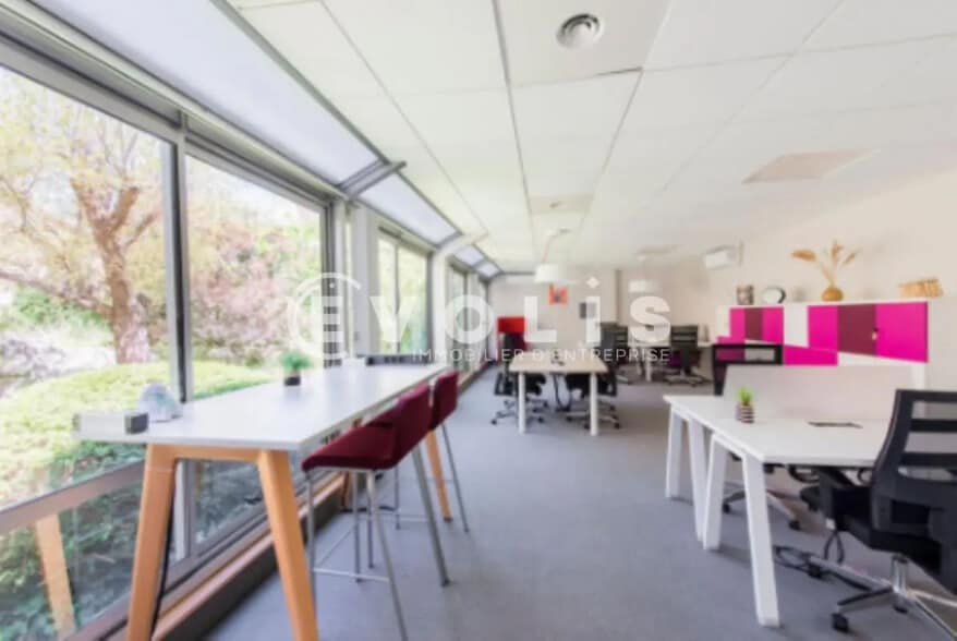 Office in Boulogne-Billancourt for lease - Building Photo - Image 2 of 12