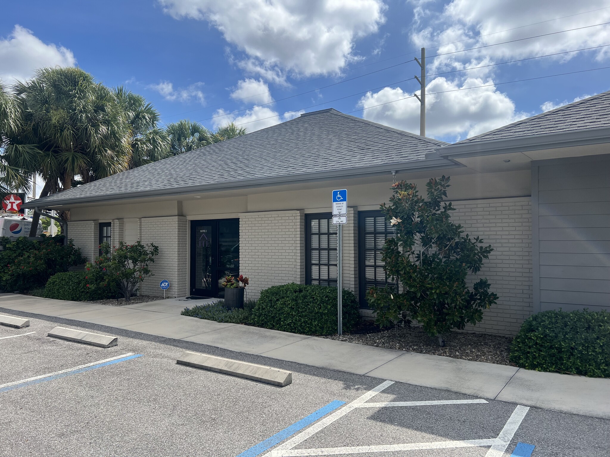 1 N Tuttle Ave, Sarasota, FL for lease Building Photo- Image 1 of 13