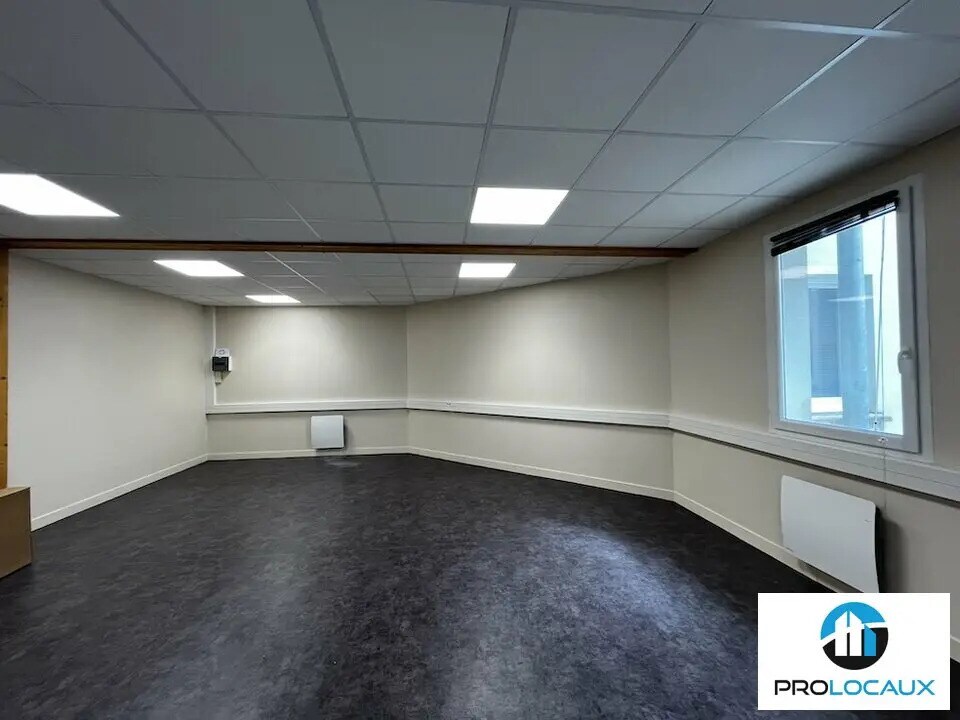 Location Bureaux 114 m² - Photo 1