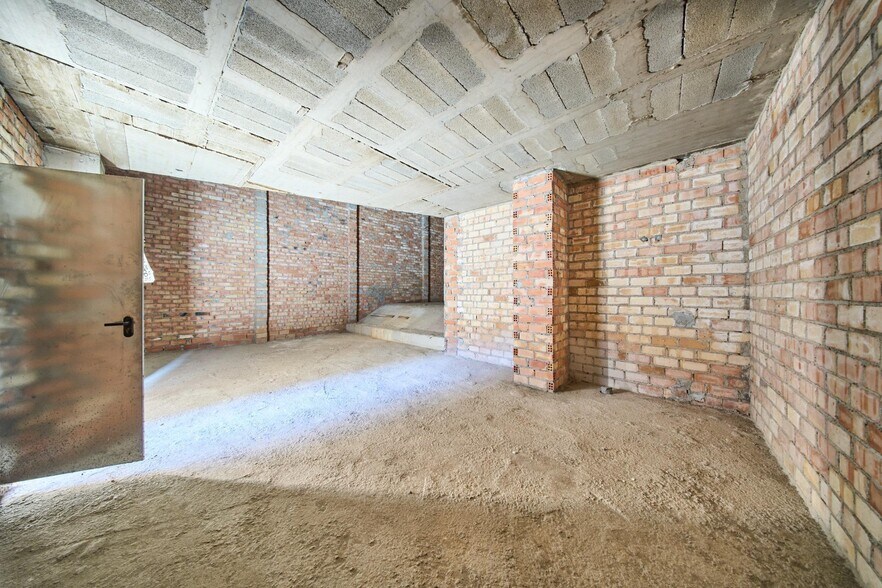 Retail in Granada, Granada for sale - Interior Photo - Image 2 of 10