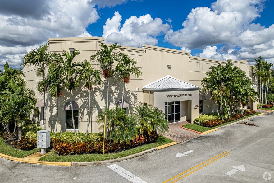 5501-5553 N Nob Hill Rd, Sunrise, FL for lease - Primary Photo - Image 1 of 27
