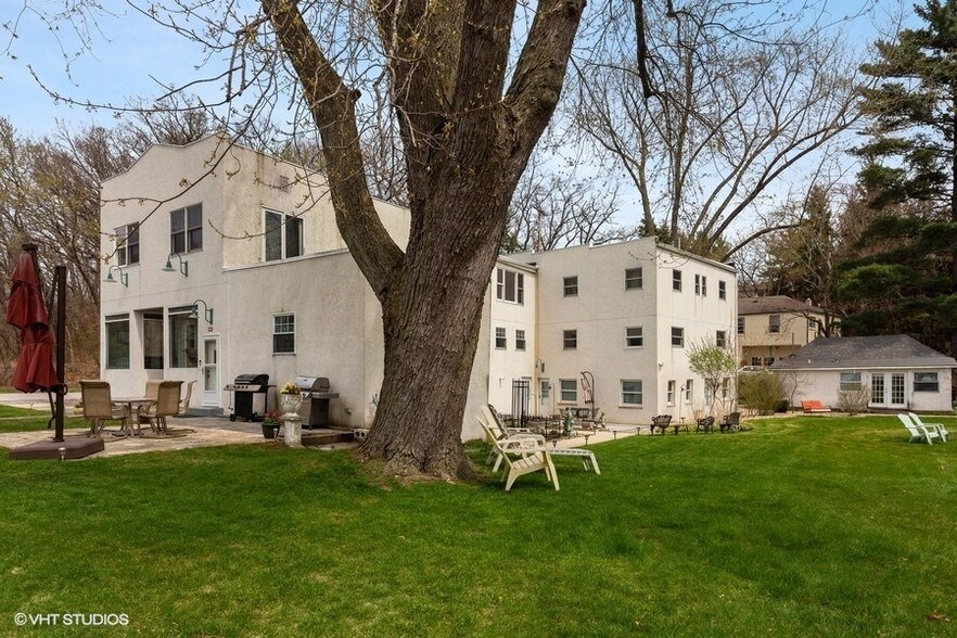 11 S Broadway, Beverly Shores, IN for sale - Primary Photo - Image 1 of 1