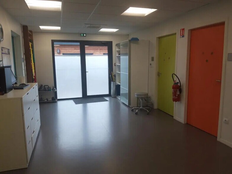 2 Rue Geneviève Anthonioz De Gaulle, Saint-Vallier for lease - Interior Photo - Image 2 of 6