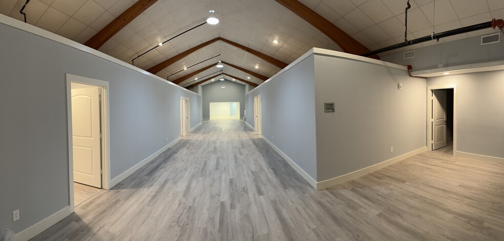 116 N Clark St, Burleson, TX for lease - Building Photo - Image 3 of 24