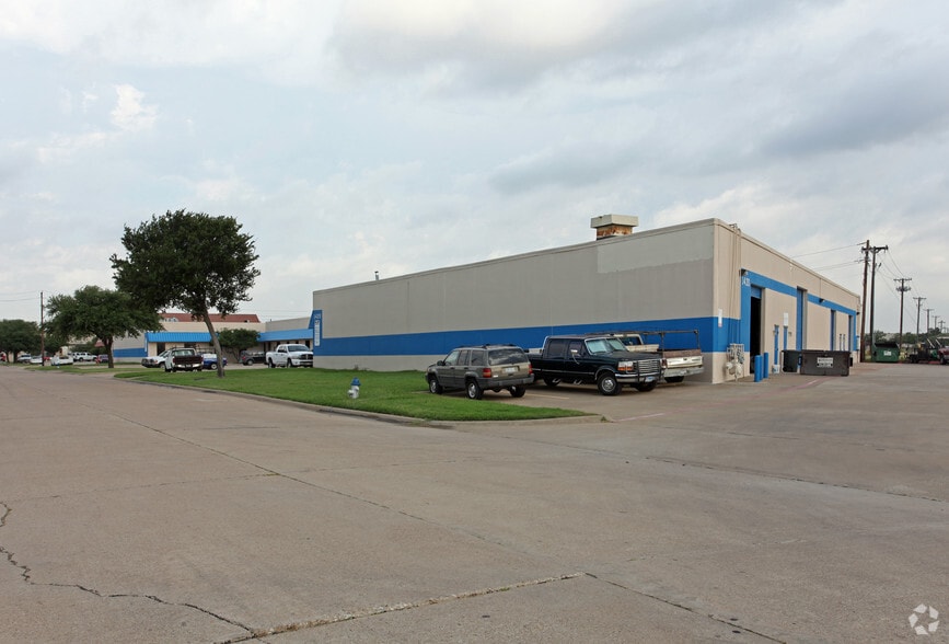 1420 Century Dr, Carrollton, TX for lease - Building Photo - Image 3 of 8