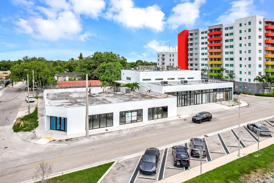 5570 NE 4th Ave, Miami, FL for lease - Building Photo - Image 1 of 5