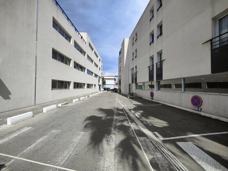 Office in Cannes for sale - Building Photo - Image 2 of 8