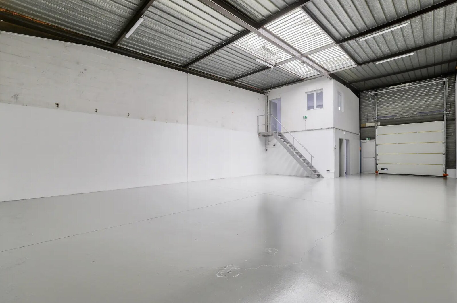 Avenue Des Bethunes, Saint-Ouen-l'Aumône for lease Interior Photo- Image 1 of 4