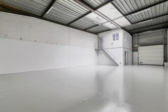 Avenue Des Bethunes, Saint-Ouen-l'Aumône for lease Interior Photo- Image 1 of 4