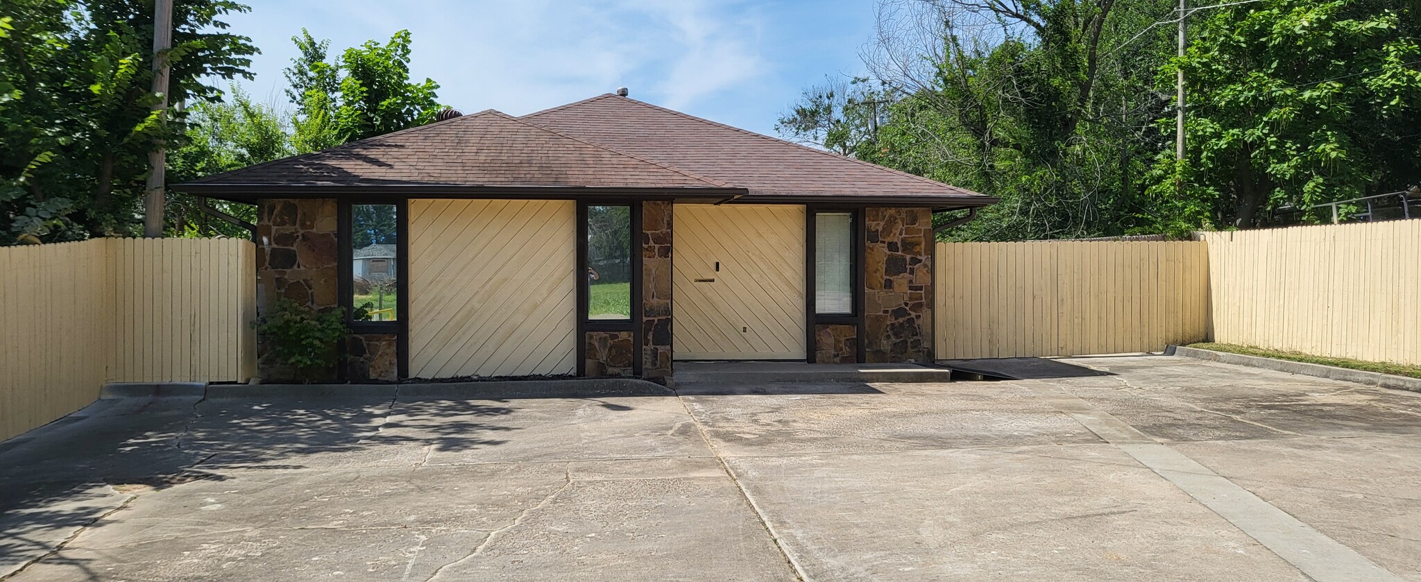 813 E Darrow St, Shawnee, OK for lease Building Photo- Image 1 of 18