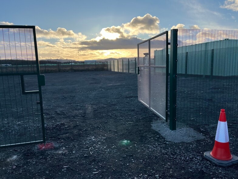 Errol Airfield, Errol for lease - Building Photo - Image 3 of 5