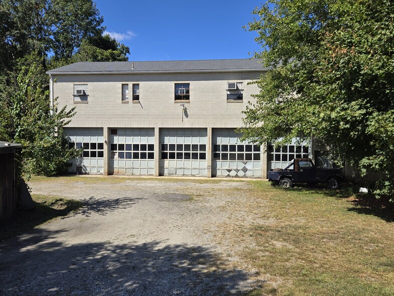 41 Rocky Hollow Rd, East Greenwich, RI for sale - Primary Photo - Image 1 of 1