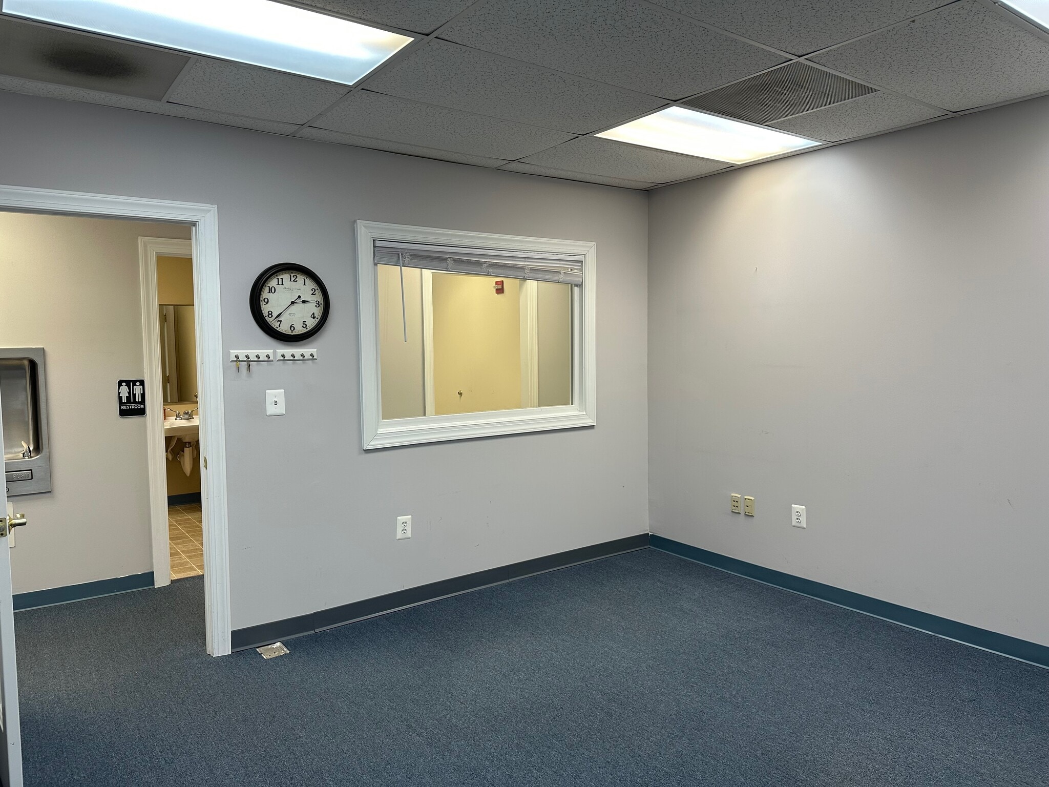 4004 Genesee Pl, Woodbridge, VA for lease Interior Photo- Image 1 of 10