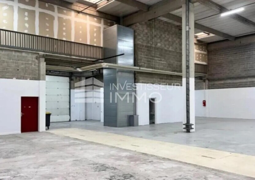 Flex in Sarcelles for lease - Interior Photo - Image 2 of 5