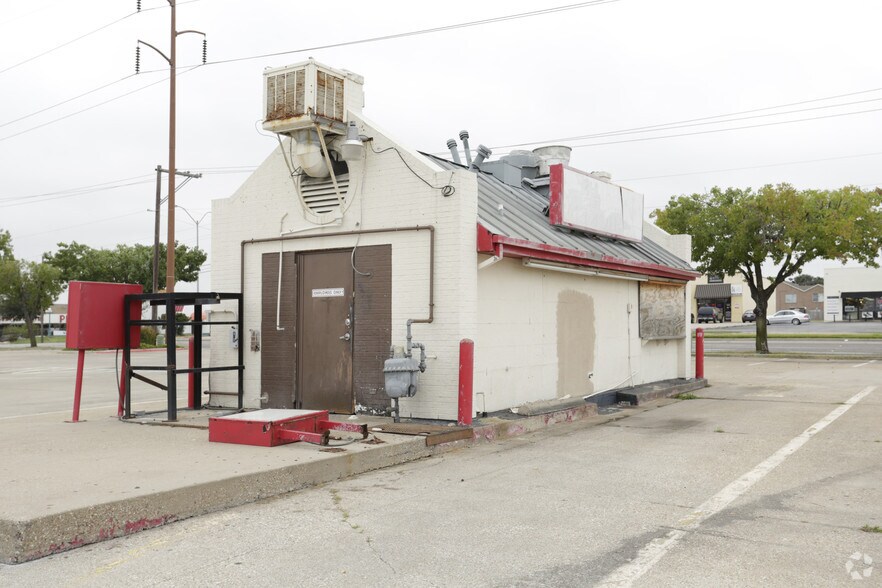 4099 W Camp Wisdom Rd, Dallas, TX for sale - Building Photo - Image 3 of 11