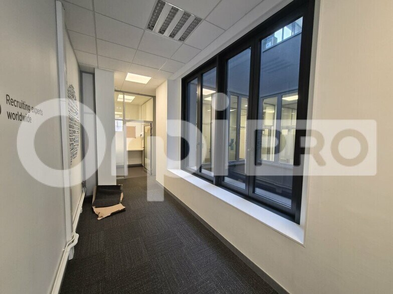 Office in Reims for lease - Interior Photo - Image 3 of 12