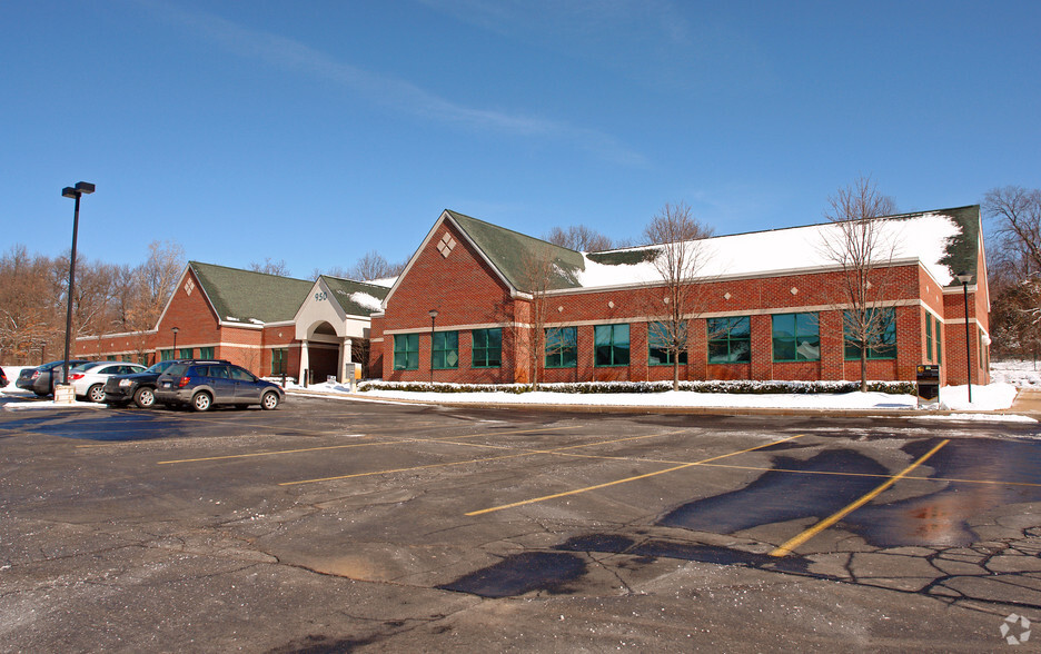 950 Corporate Office Dr, Milford, MI for lease - Primary Photo - Image 1 of 10