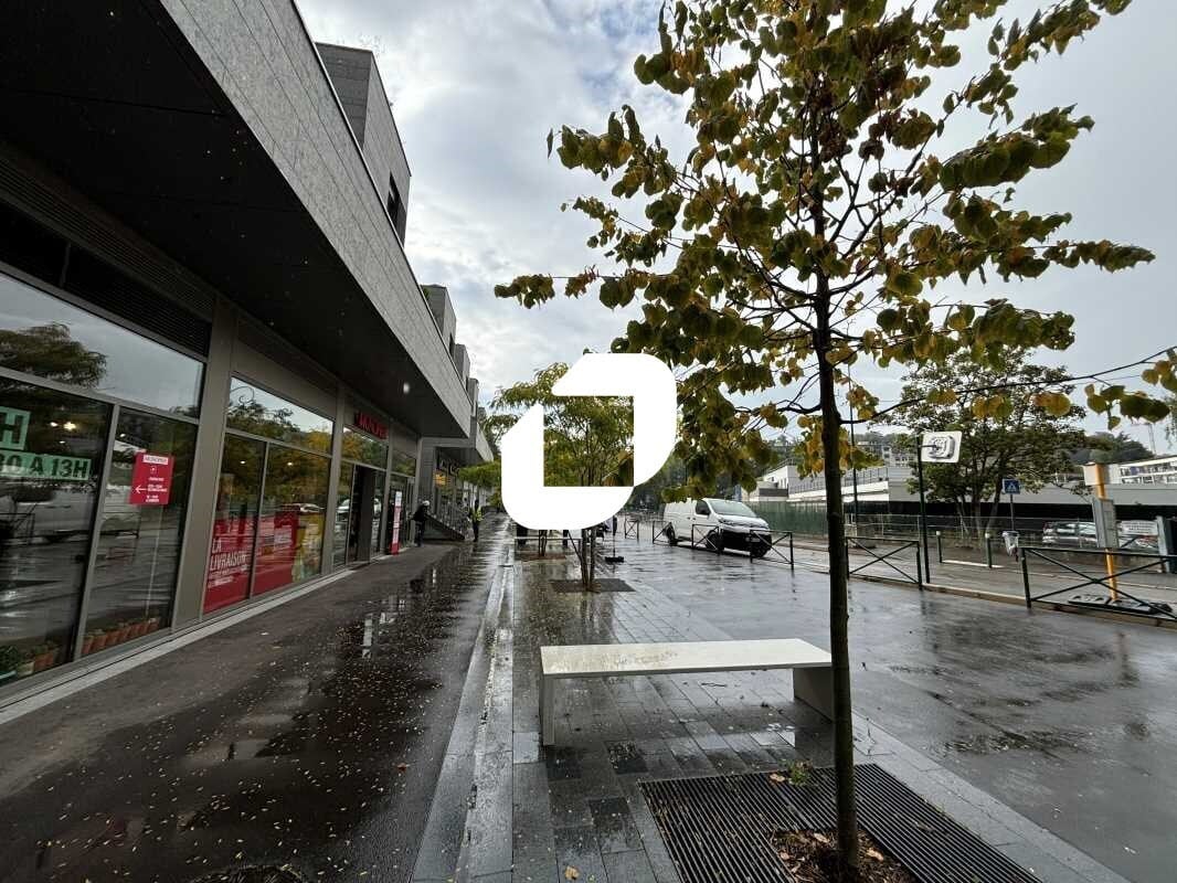 Retail in VILLE-D'AVRAY for lease Building Photo- Image 1 of 2