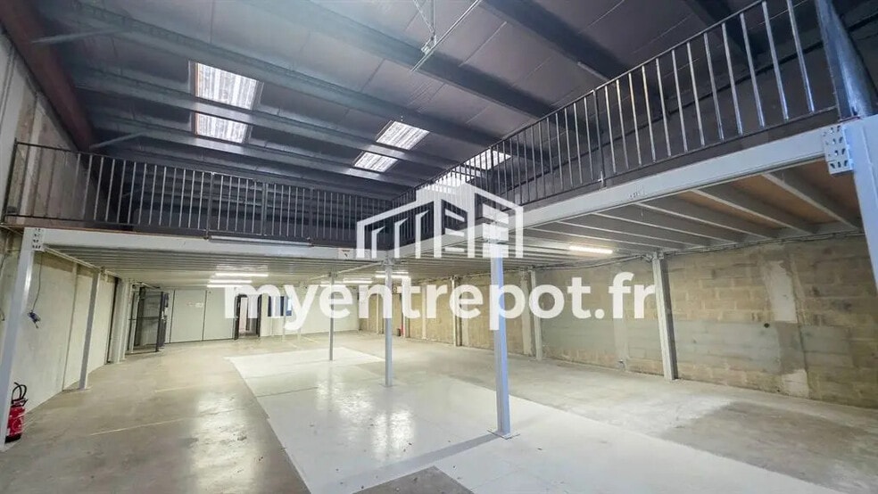 Flex in Marseille for sale - Interior Photo - Image 1 of 9