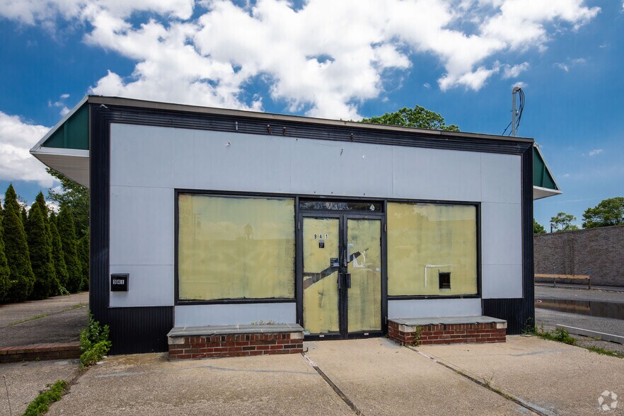 941 Little East Neck Rd, West Babylon, NY for sale - Building Photo - Image 1 of 1