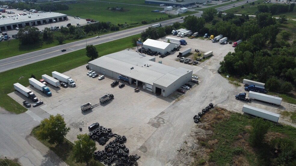 5535 Arbor Rd, Lincoln, NE for lease - Building Photo - Image 1 of 14