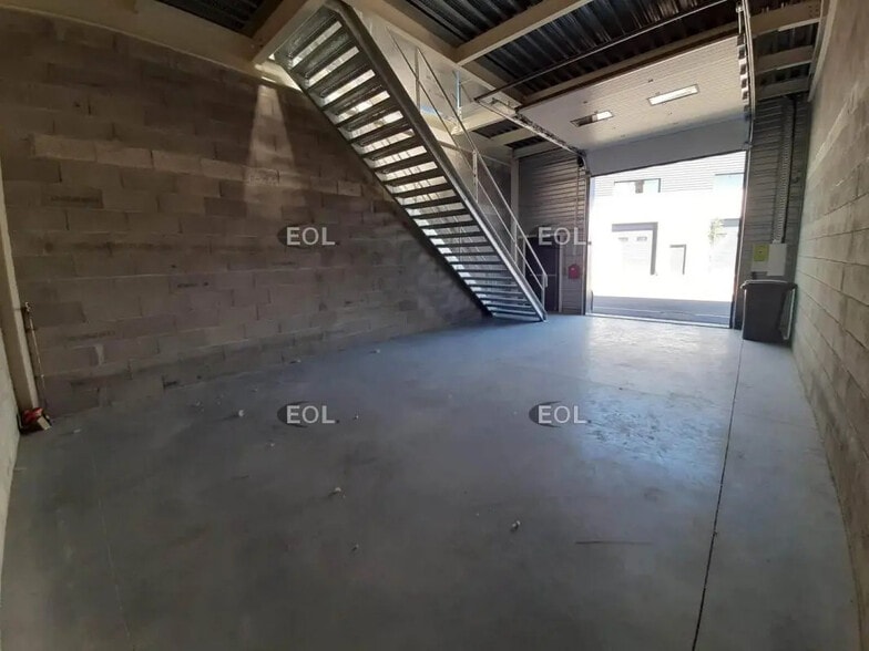 Flex in Valenton for lease - Interior Photo - Image 3 of 7