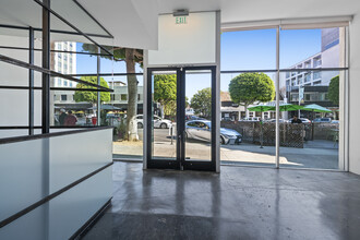 139 S Beverly Dr, Beverly Hills, CA for lease Interior Photo- Image 1 of 8